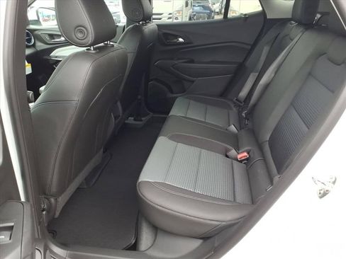 New 2026 Chevrolet Trax LT w/ LT Convenience Package FWD image 17
