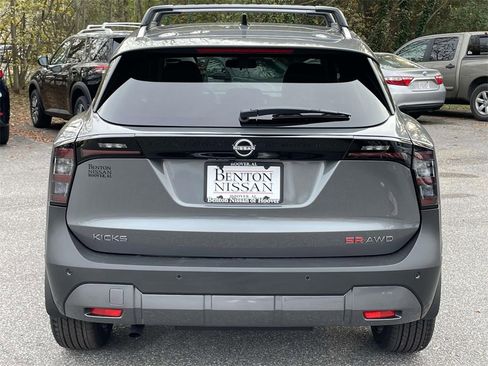 New 2026 Nissan Kicks SR w/ Cold Weather Package image 3