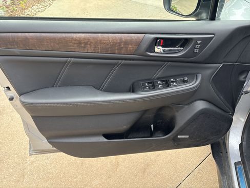 Used 2019 Subaru Outback 2.5i Limited AWD/4WD image 14
