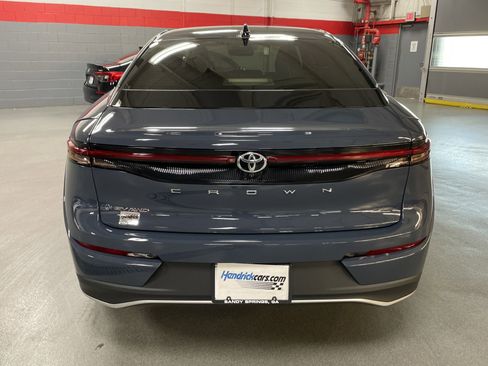 Used 2025 Toyota Crown XLE image 9