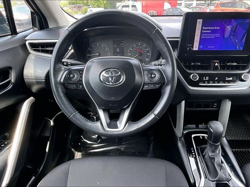 Used 2024 Toyota Corolla Cross LE w/ Moonroof Package AWD/4WD image 5