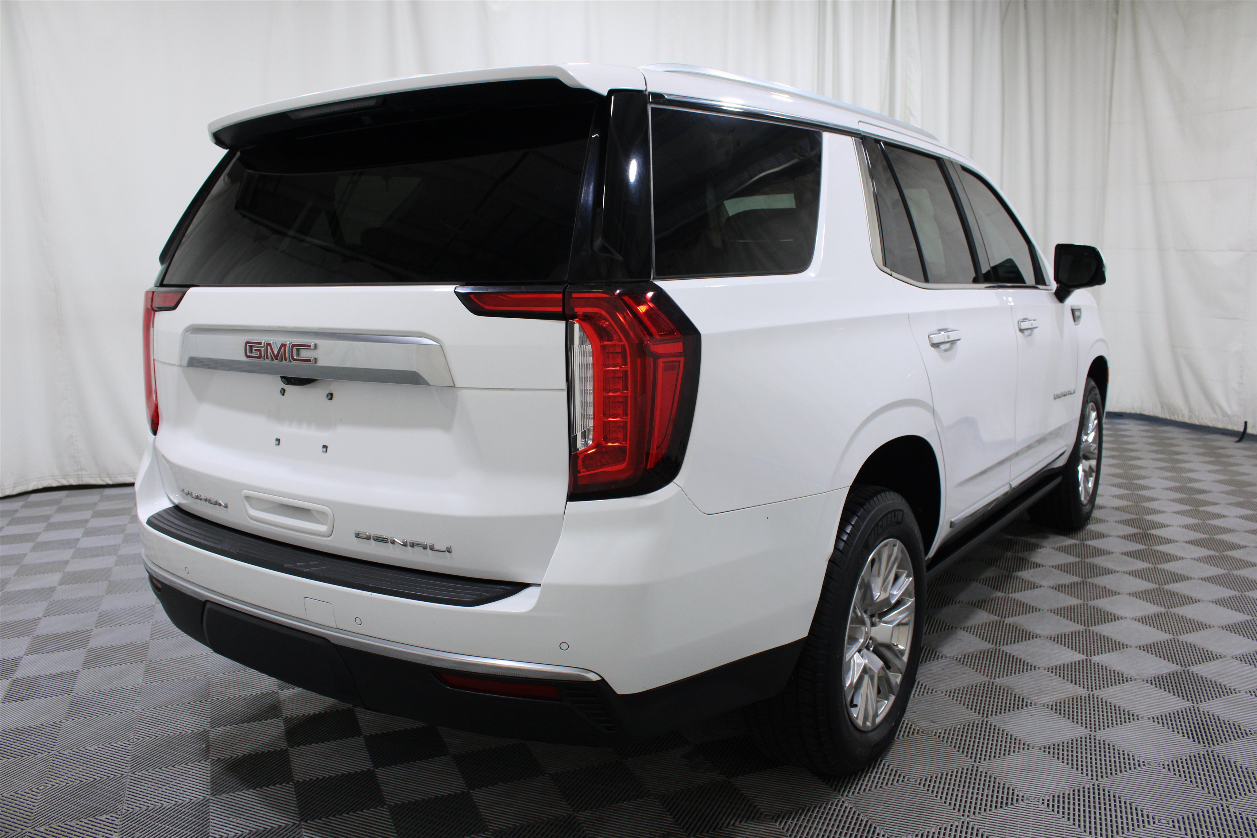 Used 2021 GMC Yukon Denali w/ Advanced Technology Package AWD/4WD image 33