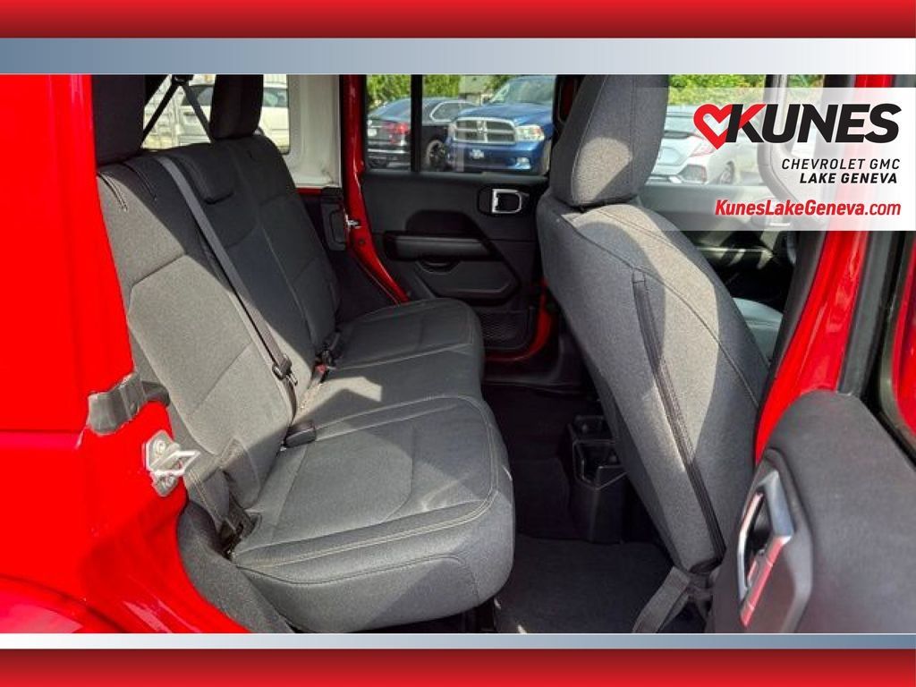 Used 2025 Jeep Wrangler Unlimited Sahara AWD/4WD image 19