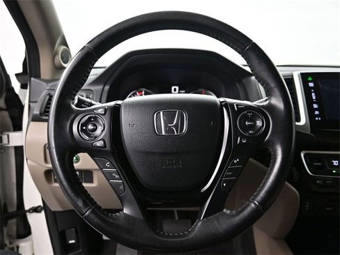 Used 2016 Honda Pilot Touring image 16