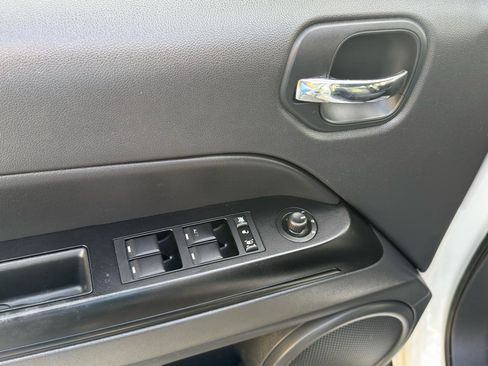 Used 2011 Jeep Patriot Latitude AWD/4WD image 11
