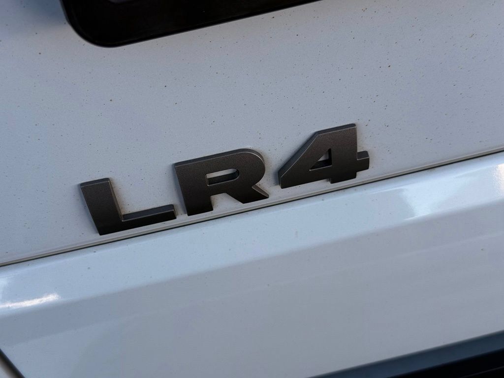 Used 2016 Land Rover LR4 HSE AWD/4WD image 10