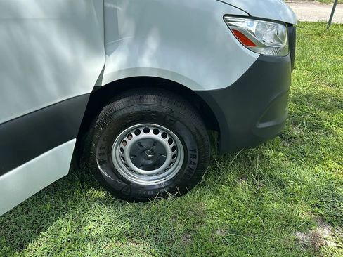 Used 2021 Mercedes-Benz Sprinter 1500 image 16