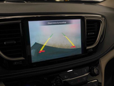 Used 2024 Chrysler Pacifica Limited FWD image 24