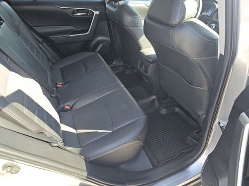 Used 2022 Toyota RAV4 XLE Premium AWD/4WD image 5