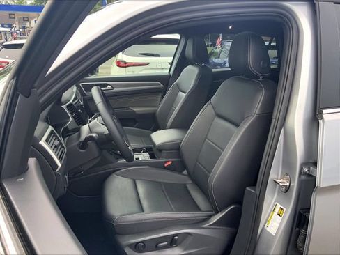 Certified 2023 Volkswagen Atlas Cross Sport SE w/ Panoramic Sunroof Package FWD image 5
