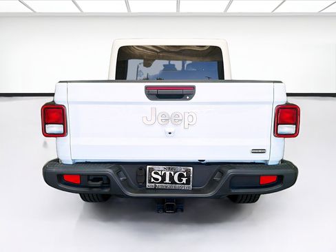 Used 2022 Jeep Gladiator Overland w/ Popular Equipment Package AWD/4WD image 5