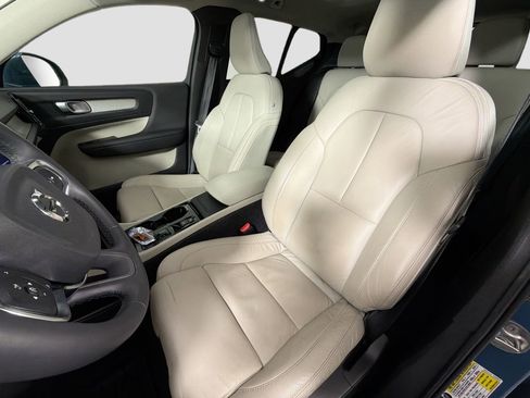 Certified 2023 Volvo XC40 B5 Plus w/ Protection Package Premier image 21