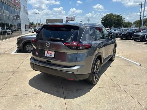 Used 2025 Nissan Rogue SV w/ SV Premium Package FWD image 7