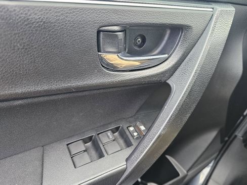 Used 2019 Toyota Corolla LE image 17