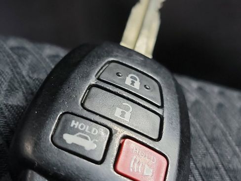 Used 2014 Toyota Camry SE image 30