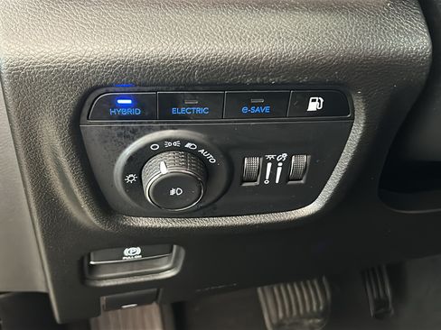 Used 2024 Jeep Grand Cherokee Limited 4xe w/ Luxury Tech Group II AWD/4WD image 19
