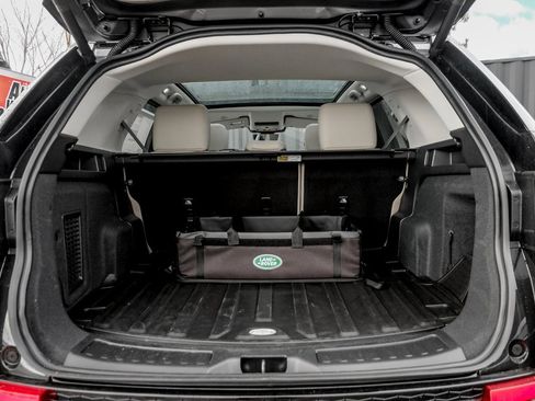 Certified 2025 Land Rover Discovery Sport S image 9