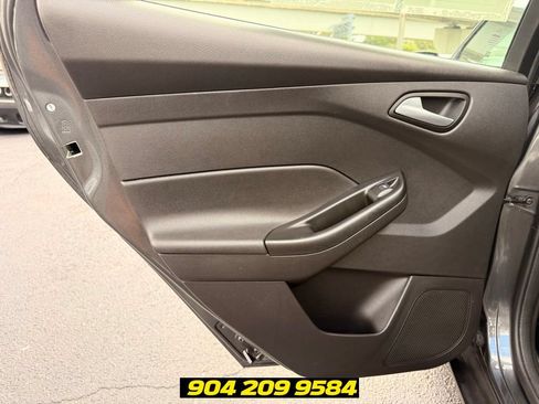 Used 2017 Ford Focus SE FWD image 27