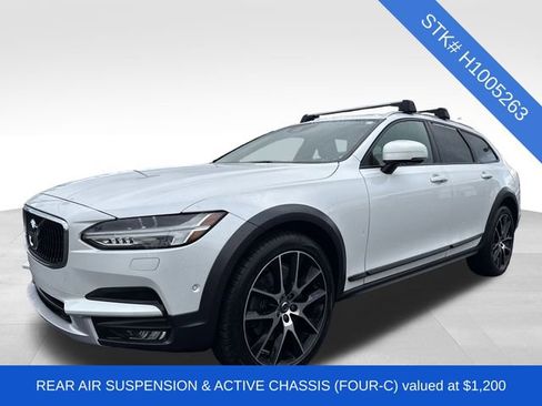 Used 2017 Volvo V90 T6 Cross Country image 3