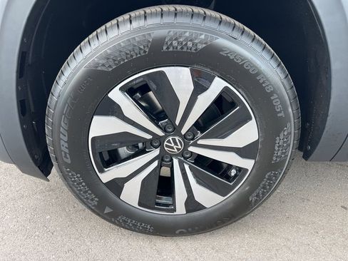 New 2026 Volkswagen Atlas Cross Sport SE FWD image 7