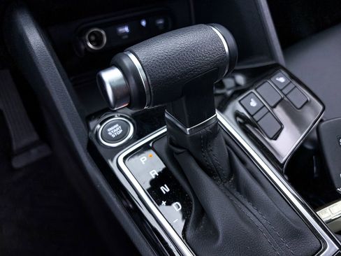 Used 2025 Kia Sportage EX w/ Premium Package image 24