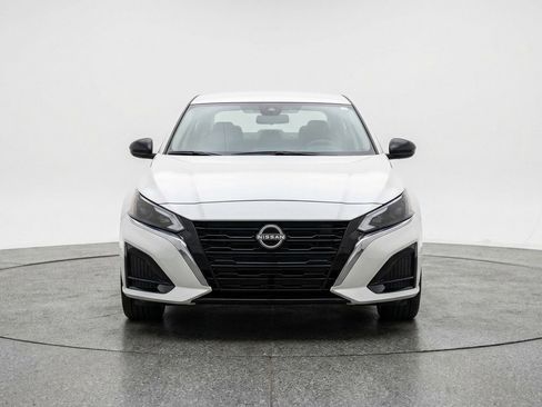 Used 2025 Nissan Altima 2.5 SV image 2