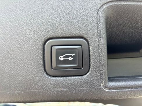 Used 2020 GMC Terrain Denali w/ Denali Premium Package AWD/4WD image 6