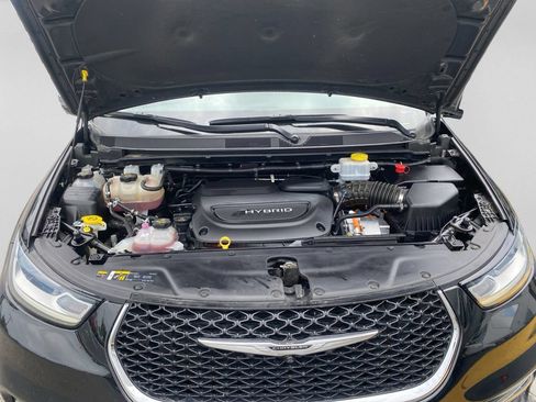Used 2022 Chrysler Pacifica Limited FWD image 31