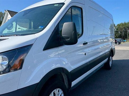 Used 2023 Ford E-Transit Medium Roof RWD image 10