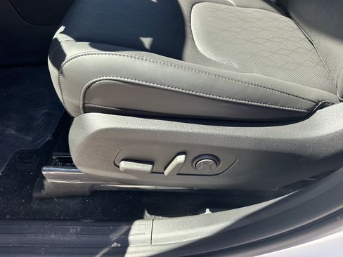 New 2026 Kia Carnival EX FWD image 15