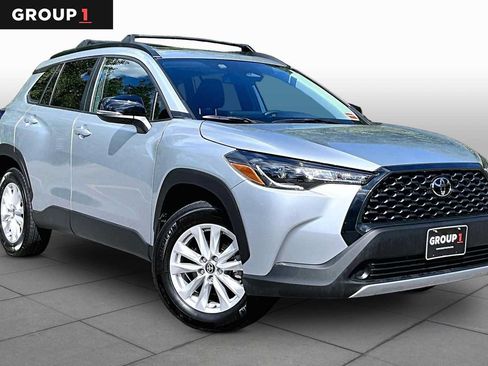 Certified 2025 Toyota Corolla Cross LE w/ Moonroof Package AWD/4WD image 3