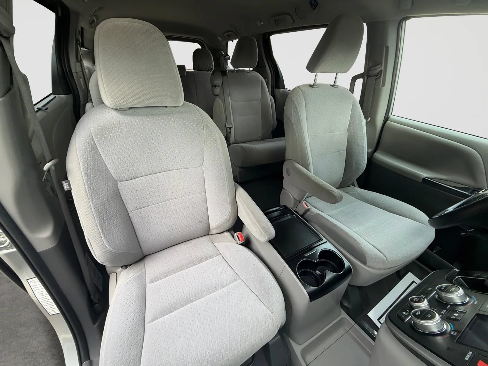 Used 2020 Toyota Sienna LE FWD image 23