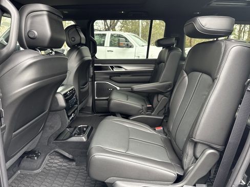 New 2026 Jeep Grand Wagoneer 4WD w/ Premium Group I image 31