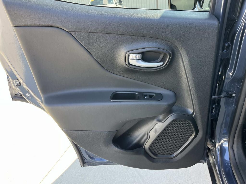 Used 2023 Jeep Renegade Latitude AWD/4WD image 20