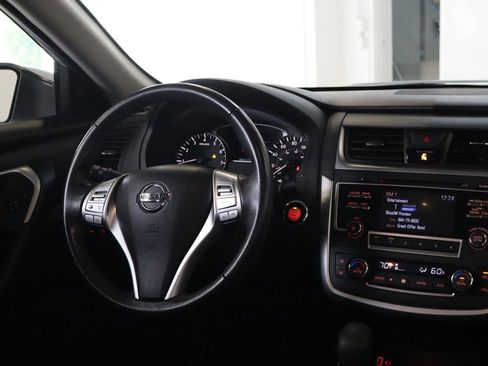 Used 2017 Nissan Altima 2.5 SV image 11