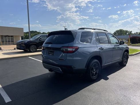 Used 2025 Honda Pilot TrailSport image 3