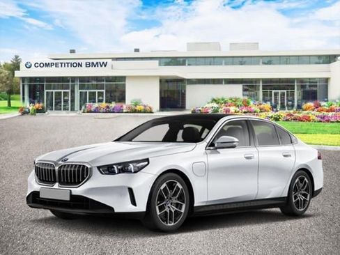 New 2026 BMW 550e xDrive AWD/4WD image 1