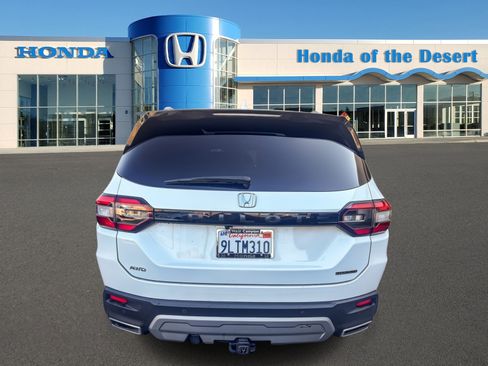 Certified 2024 Honda Pilot Touring image 5