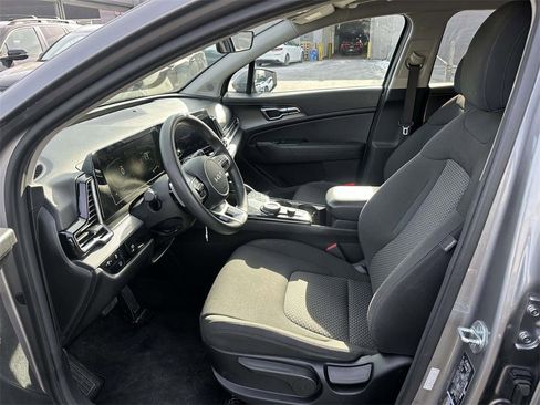 Used 2023 Kia Sportage LX image 12