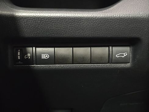 Certified 2020 Toyota RAV4 XLE w/ Convenience Package image 28