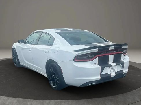 Used 2016 Dodge Charger SE w/ Blacktop Package RWD image 3