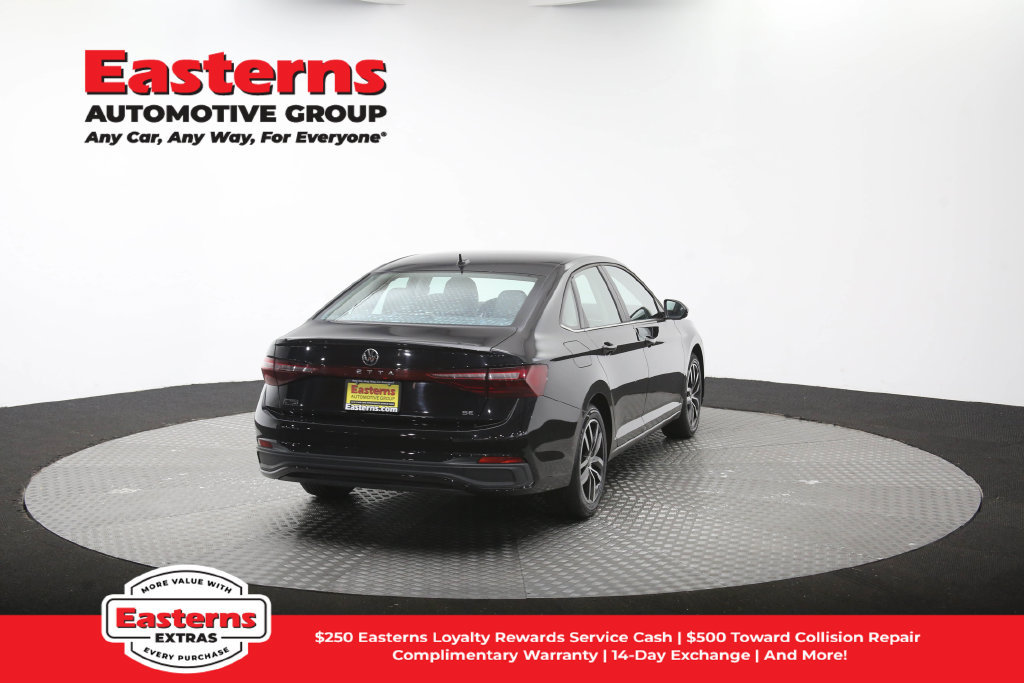 Used 2025 Volkswagen Jetta SE FWD image 40