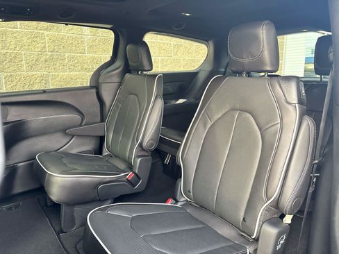 New 2026 Chrysler Pacifica Limited FWD image 24