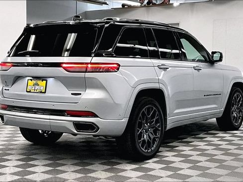Used 2025 Jeep Grand Cherokee Summit w/ Obsidian Package AWD/4WD image 13