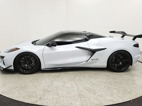 Used 2024 Chevrolet Corvette Z06 w/ Z07 Performance Package RWD image 2