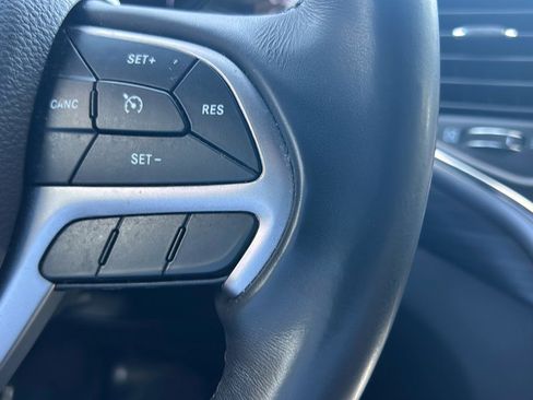 Used 2019 Jeep Grand Cherokee Laredo image 23