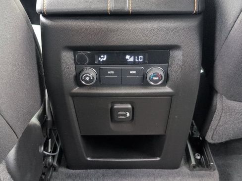 Used 2019 Chevrolet Traverse LT FWD image 21