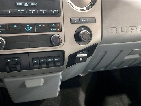 Used 2015 Ford F350 XLT w/ XLT Premium Package image 32