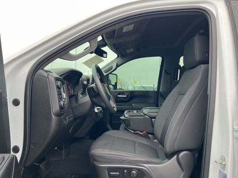 Used 2022 Chevrolet Silverado 2500 Custom w/ Custom Value Package image 12