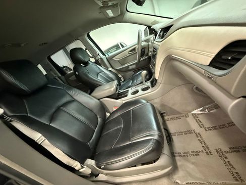 Used 2015 Chevrolet Traverse LS FWD image 25